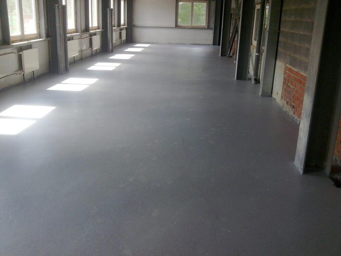 Покраска бетонного пола на складе с краской для бетонных полов Betonit